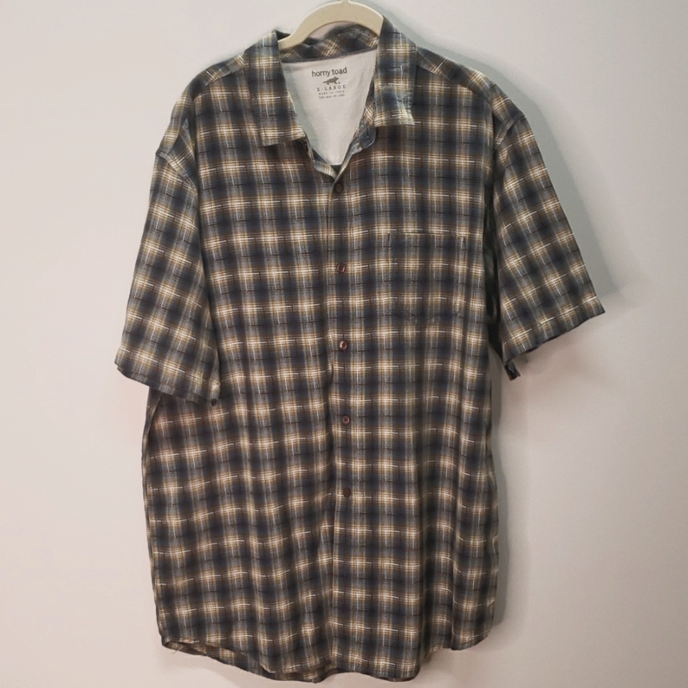 Size XL organic cotton Horny Toad short sleeve buttoned down shirt.  B14